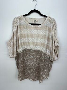 Gimmicks by BKE Beige and Cream Patterned Mixed-Print Top R26